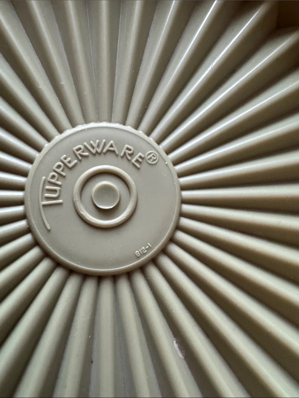 Vintage Tupperware Replacement Lid Servalier Push Lid #812-1 green LID ONLY